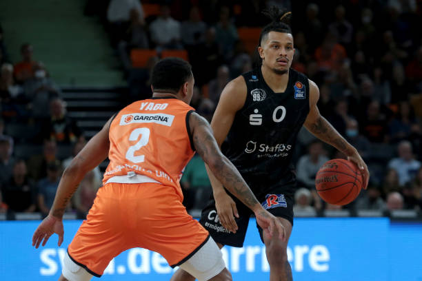 古德温打满全场难阻卡塔尔0胜3负 成亚洲杯得分王满面愁容