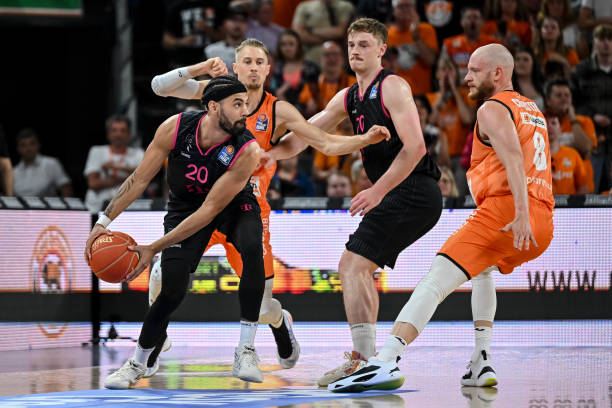 之间角色分 之间角色分